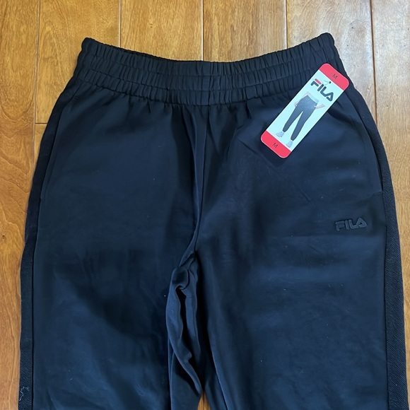 FILA Women’s Black Jogger Sweatpants Logo Size M Athletic Athleisure Gym Casual - Picture 2 of 7